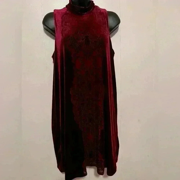 Maroon/Burgundy Velour Dress Womens Sz M Fully Lined Lacy Embellishment Front - Picture 1 of 8